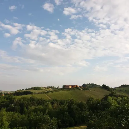 Sant'anna 21 4* Монфорте-д'Альба